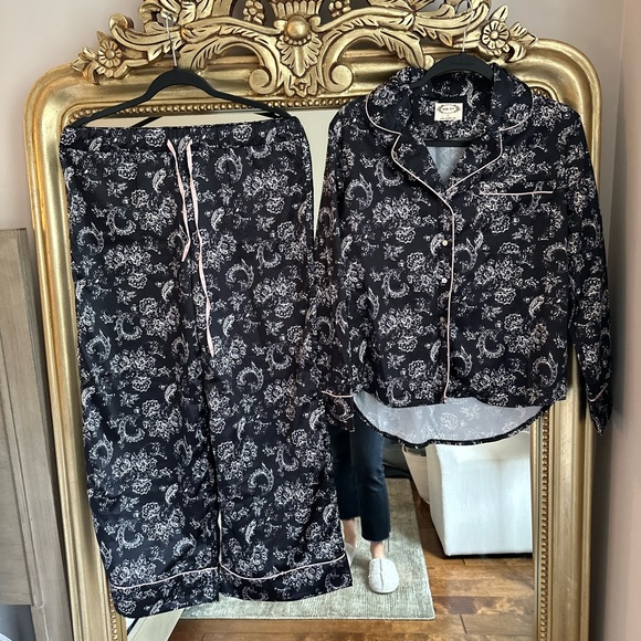 Other - Black and White Paisley Pajama Set